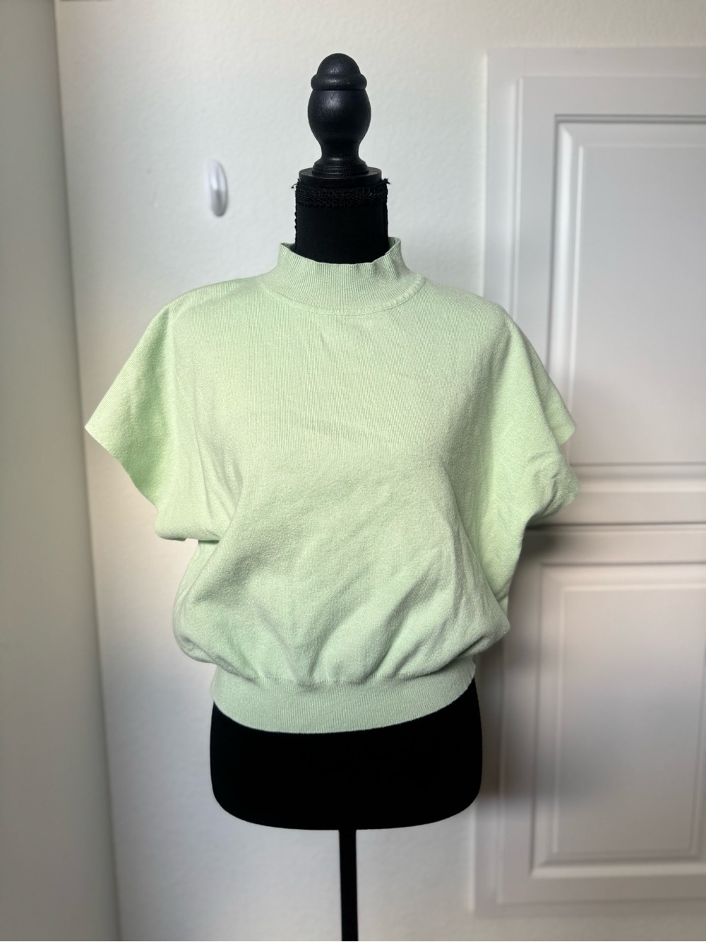 Women’s Mint Short Sleeve Mock Neck Sweater Top